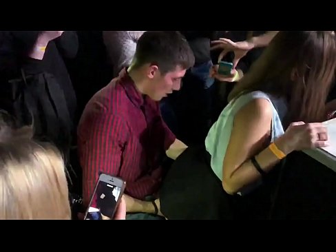 ❤️ Pravi seks u ruskom noćnom klubu. 18-godišnja Ruskinja u anusu i vagini pojebana u noćnom klubu ❌ Super seks na bs.pornohammer.ru ☑